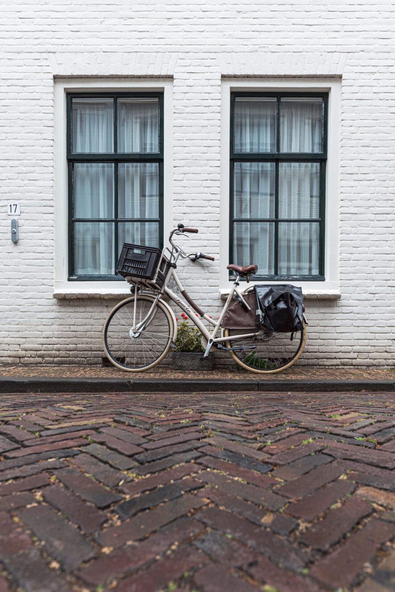 florian-schmetz-KrlDEsaFKUk-unsplash